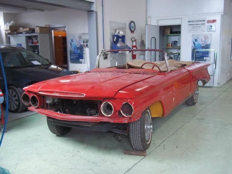 L'Oldsmobile in officina