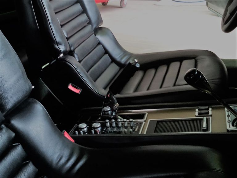 Gli interni restaurati della Citroen SM
