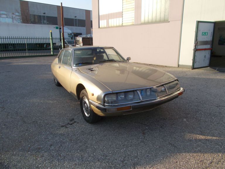 La Citroen SM prima del restauro